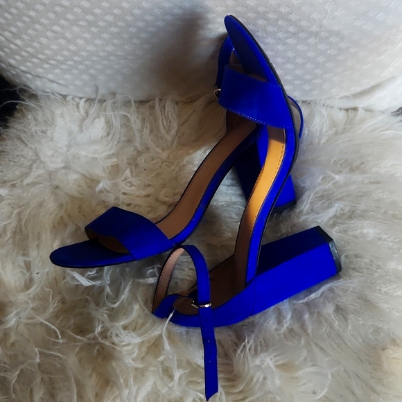 Ladies Heels - Picture 3 of 4